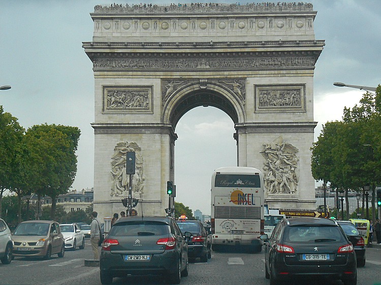Łuk Triumfalny na Placu Gwiazdy zwiedzanie Paryża Śladami Napoleona po Paryżu.